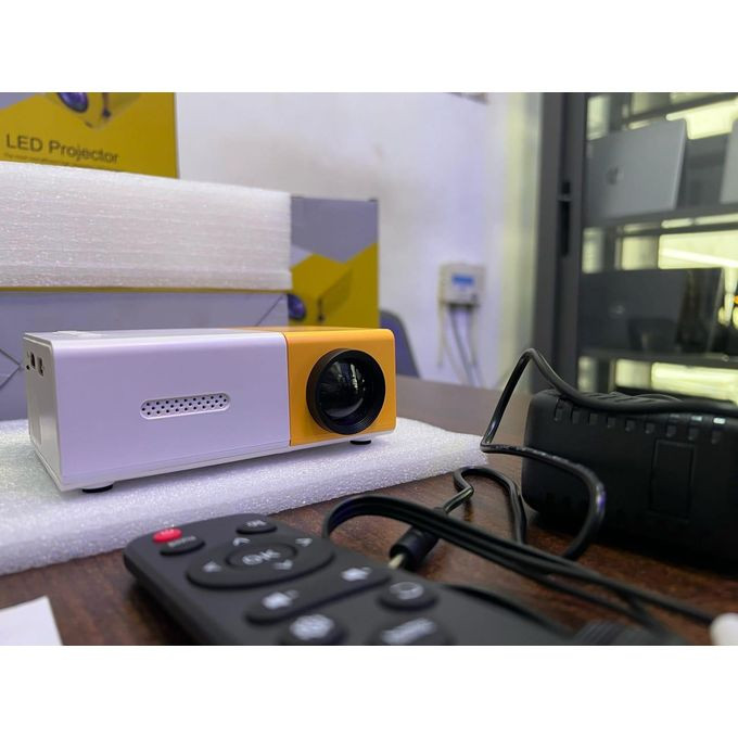 ویدئو پروژکتور کوچک LED جیبی و هوشمند YG300 خانگی
