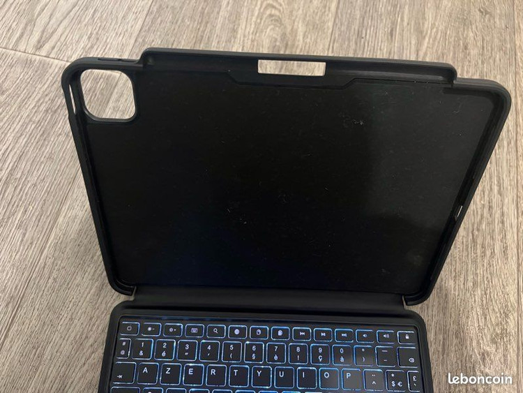کیف و کیبورد AZERTY با نور پس زمینه برای آیپد پرو ۱۱